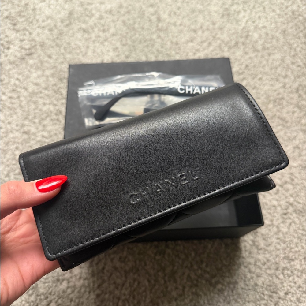 CHANEL like new full set Black Sunglasses - Picture 4 of 6